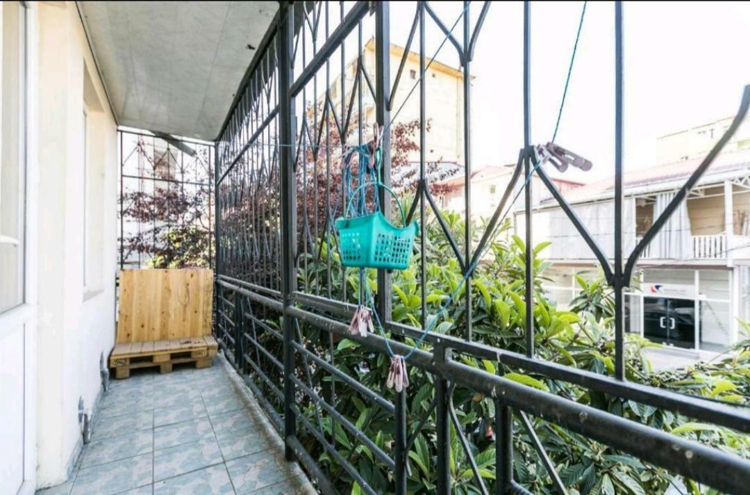 Enjoy The Hostel Батумі Екстер'єр фото